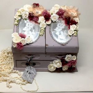 (Video) one of a kind handmade shabby sheik jewelry Box in lavender
